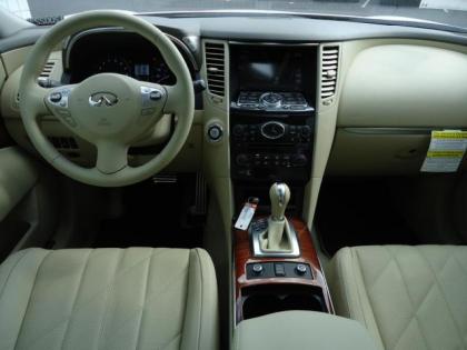 2012 INFINITI FX35 AWD - WHITE ON BEIGE 6