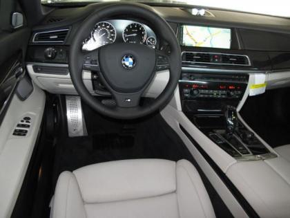 2013 BMW 750 I - BLACK ON WHITE 4