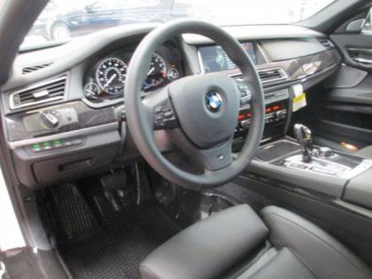 2013 BMW 750 I  XDRIVE - WHITE ON BLACK 6