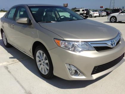 2013 TOYOTA CAMRY HYBRID XLE - GOLD ON BEIGE