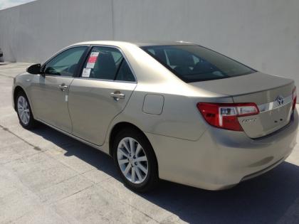 2013 TOYOTA CAMRY HYBRID XLE - GOLD ON BEIGE 3