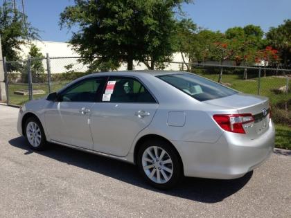 2013 TOYOTA CAMRY HYBRID XLE - SILVER ON GRAY 2