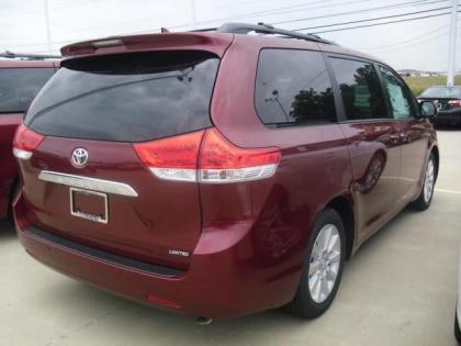2013 TOYOTA SIENNA LIMITED - RED ON BLACK 4