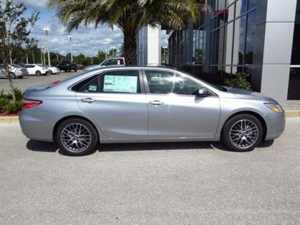 2015 TOYOTA CAMRY HYBRID XLE - SILVER ON GRAY 2