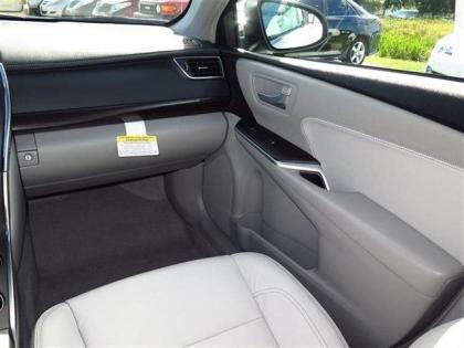 2015 TOYOTA CAMRY XLE - WHITE ON GRAY 6