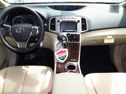2015 TOYOTA VENZA LE - RED ON BEIGE 3