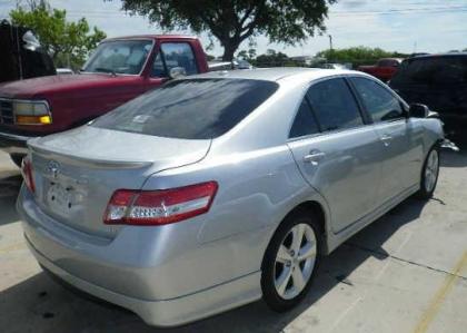 2011 TOYOTA CAMRY SE - SILVER ON GRAY 4