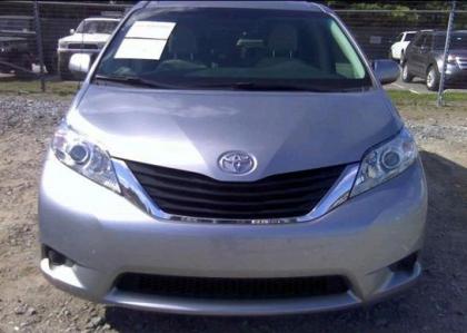 2012 TOYOTA SIENNA LE - SILVER ON GRAY 6