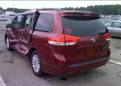 2011 TOYOTA SIENNA XLE - RED ON GRAY 3