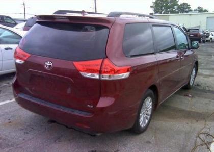 2011 TOYOTA SIENNA XLE - RED ON GRAY 4