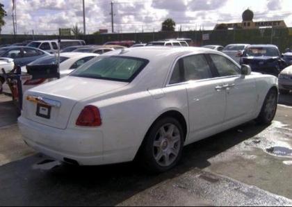 2011 ROLLS ROYCE GHOST V12 - WHITE ON WHITE 4