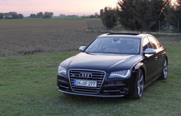 2013 Audi S8